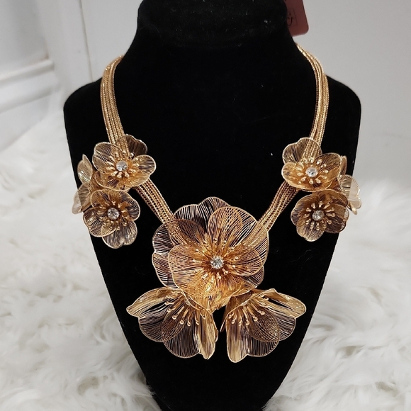 💛🔹️Piper K🔹️  Gold 17" Blossoms Elegant Gold Floral Necklace - Picture 2 of 6
